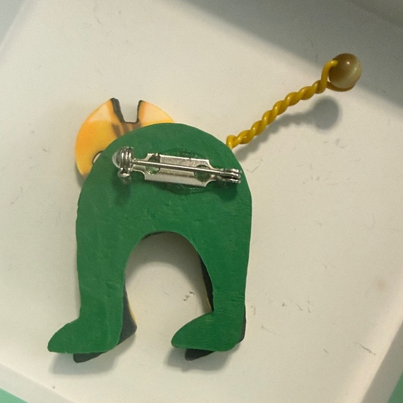 Vintage Yellow and Green Cat Brooch - Picture 5 of 8